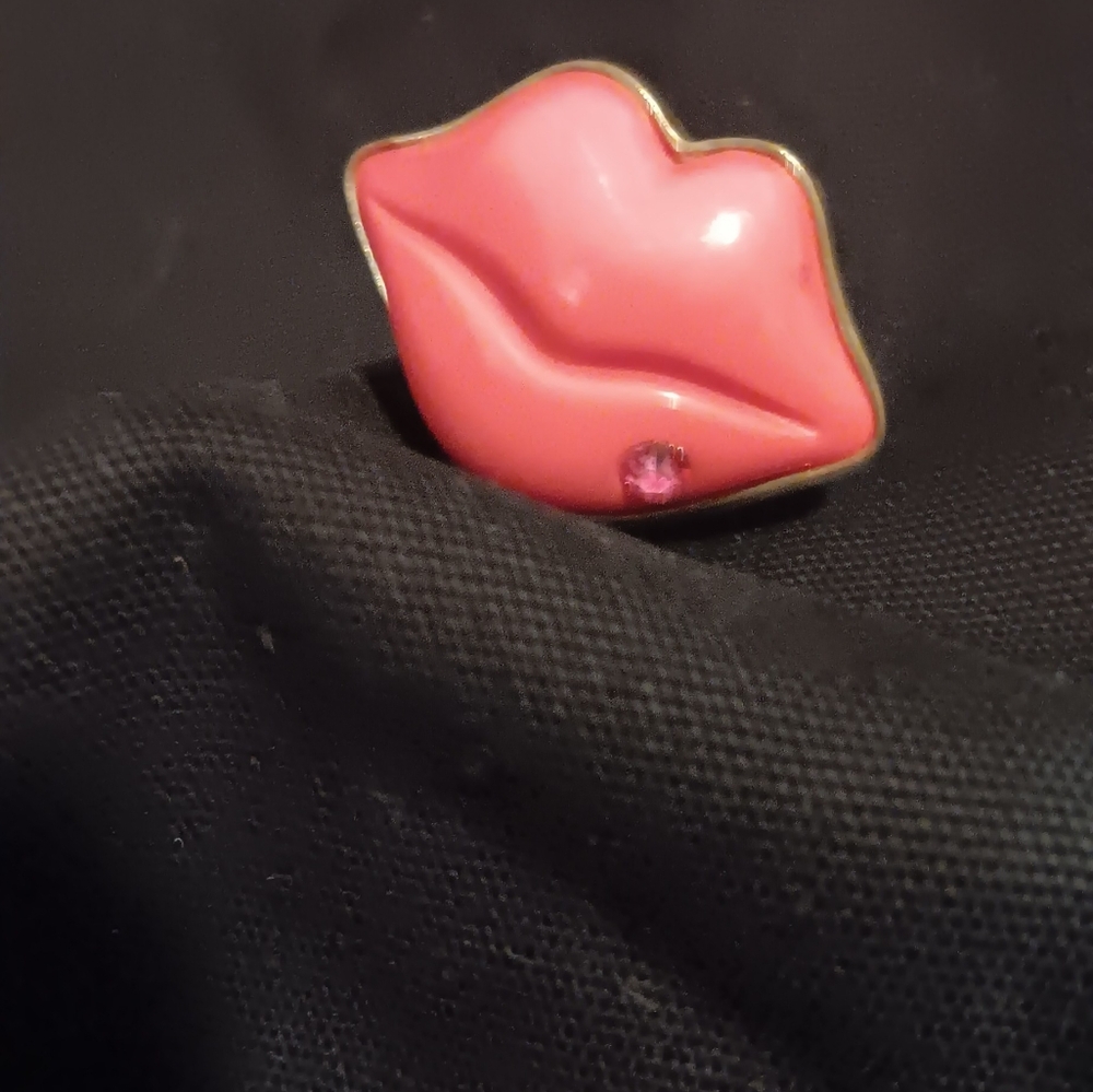 PINK LIP RING